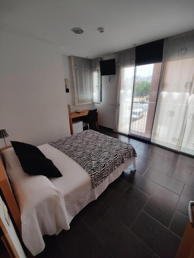 Hostal Manel Pineda de Mar Exterior photo