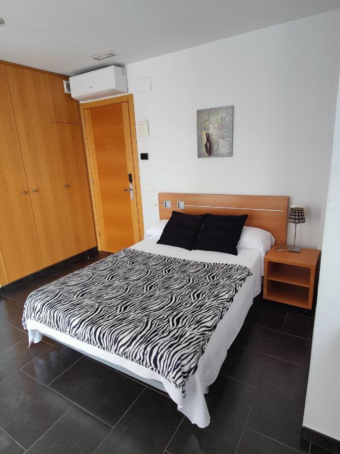 Hostal Manel Pineda de Mar Exterior photo