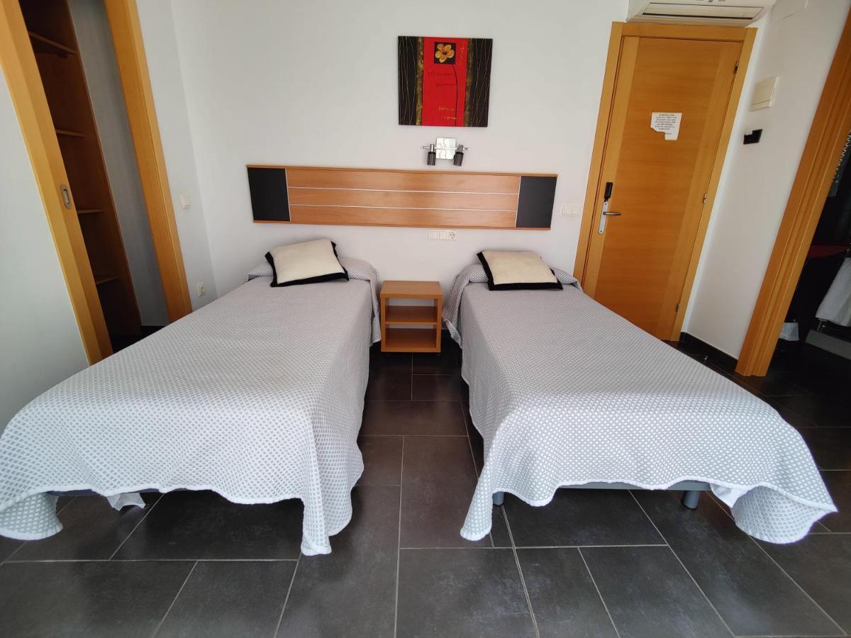 Hostal Manel Pineda de Mar Exterior photo