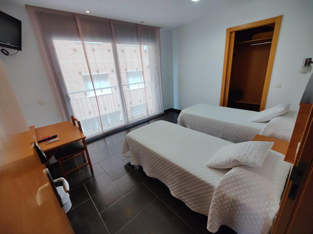 Hostal Manel Pineda de Mar Exterior photo