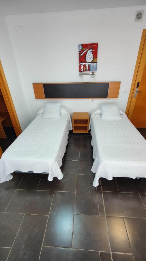 Hostal Manel Pineda de Mar Exterior photo