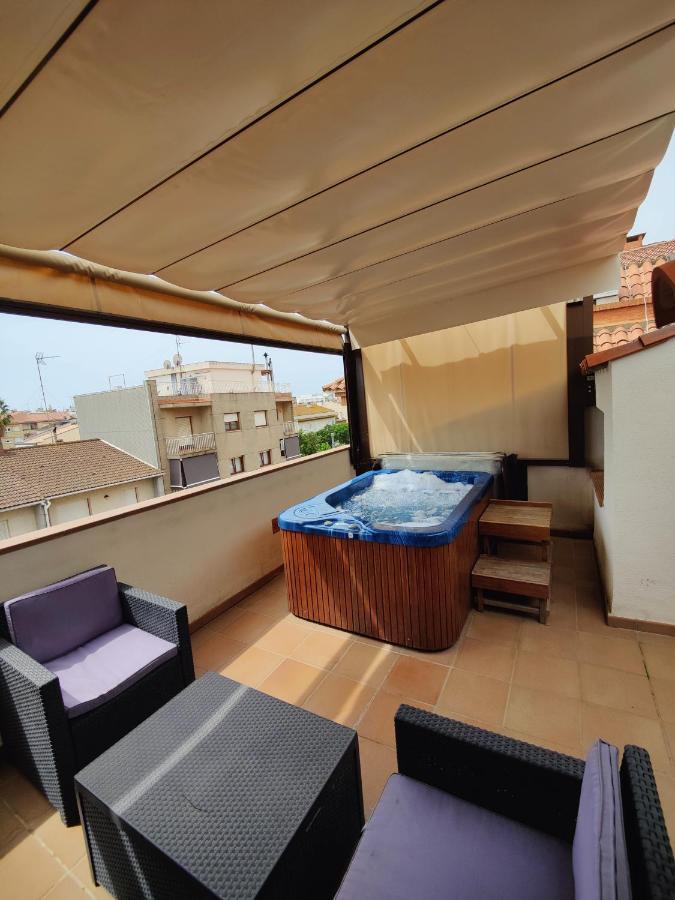 Hostal Manel Pineda de Mar Exterior photo