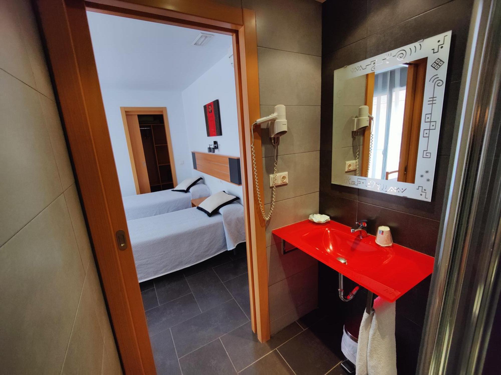 Hostal Manel Pineda de Mar Exterior photo
