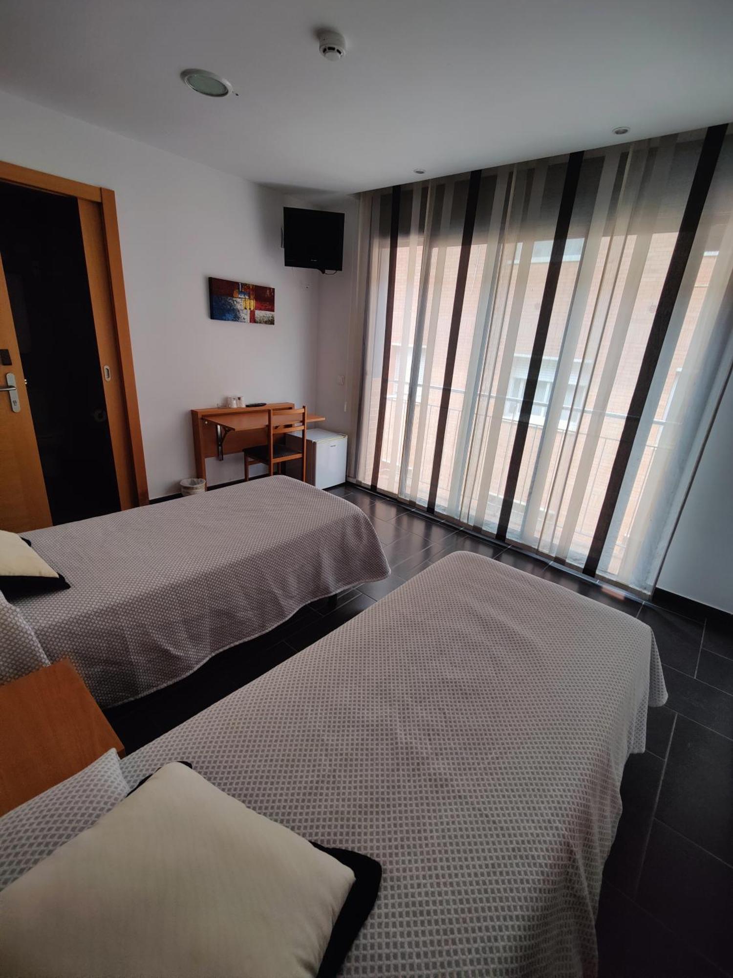 Hostal Manel Pineda de Mar Exterior photo