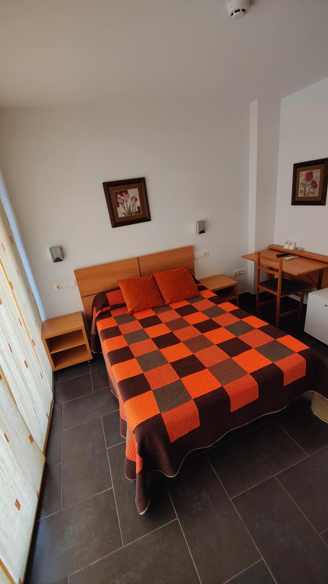 Hostal Manel Pineda de Mar Exterior photo